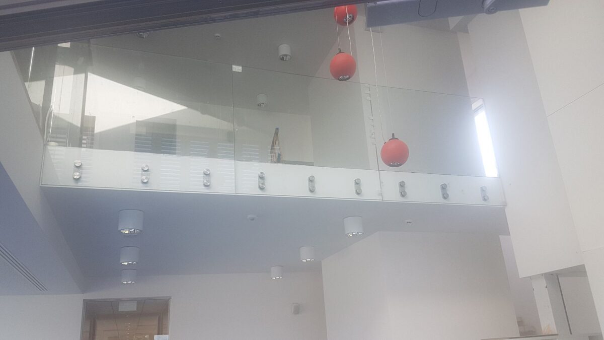 Balustrade met punthouders — Maldegem — SPES Construct Vlaanderen