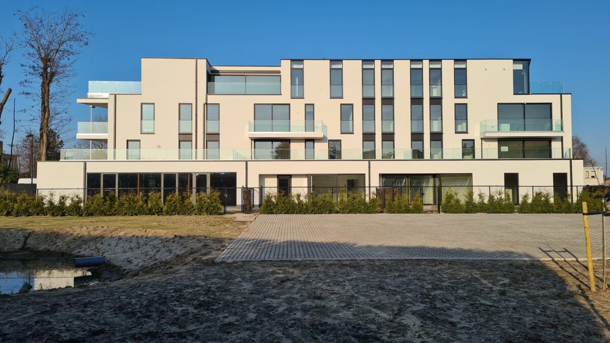Volglazen balustrade — Gentbrugge — SPES Construct Vlaanderen