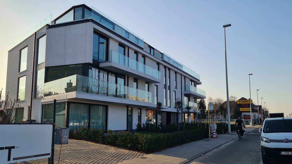 Volglazen balustrade — Gentbrugge — SPES Construct Vlaanderen