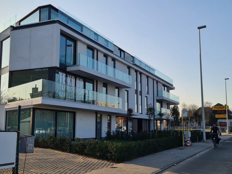 Volglazen balustrade — Gentbrugge — SPES Construct Vlaanderen