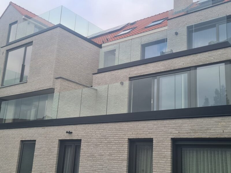 Volglazen balustrade — Knokke — SPES Construct Vlaanderen