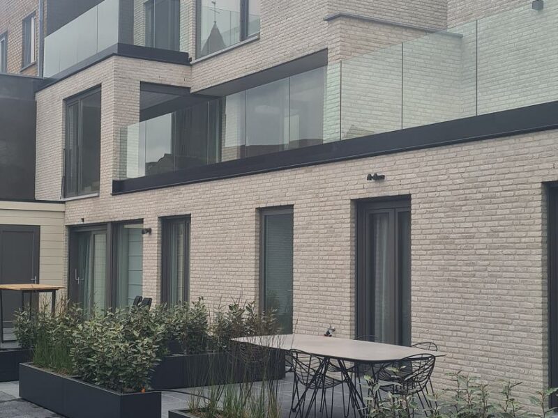 Volglazen balustrade — Knokke — SPES Construct Vlaanderen