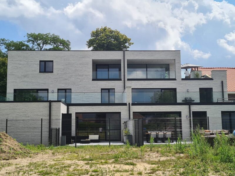 Glazen balustrade (Basseveld) — SPES Construct Vlaanderen