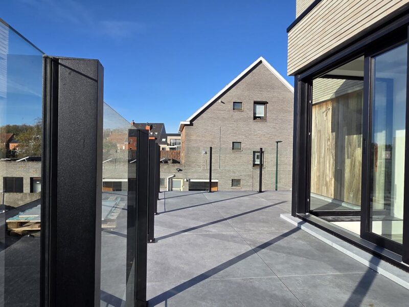 Balustrade verticale inklemming (Oosteeklo) — SPES Construct Vlaanderen