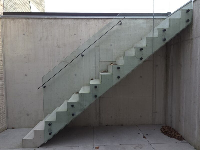 Balustrade met punthouder (Oosteeklo) — SPES Construct Vlaanderen