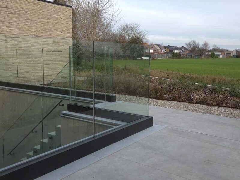 Volglazen balustrade (Oosteeklo) — SPES Construct Vlaanderen