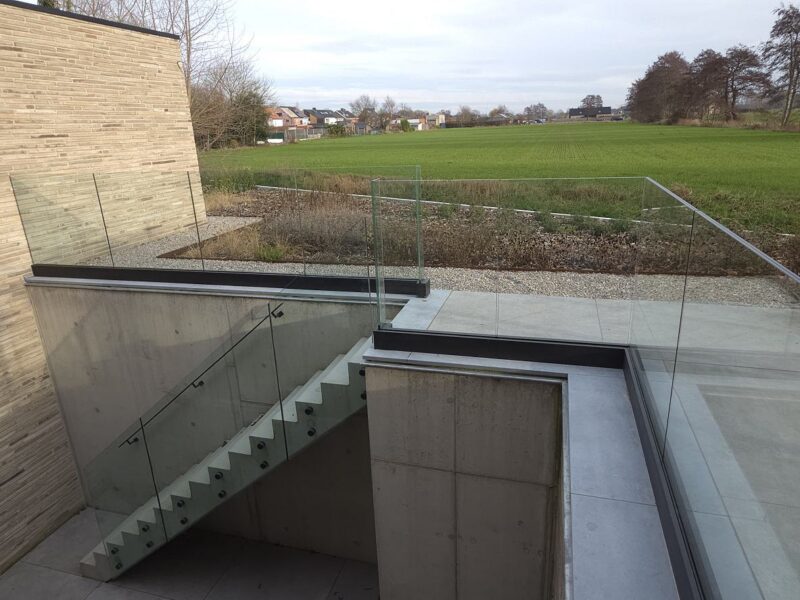 Volglazen balustrade (Oosteeklo) — SPES Construct Vlaanderen
